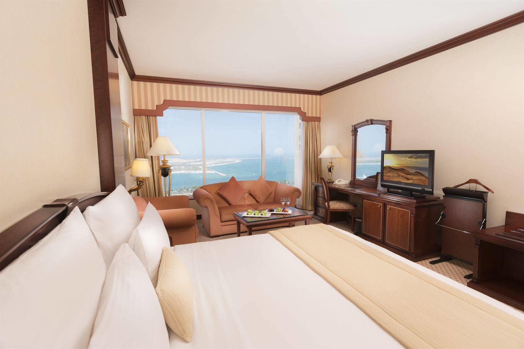 Corniche Hotel אבו דאבי מראה חיצוני תמונה